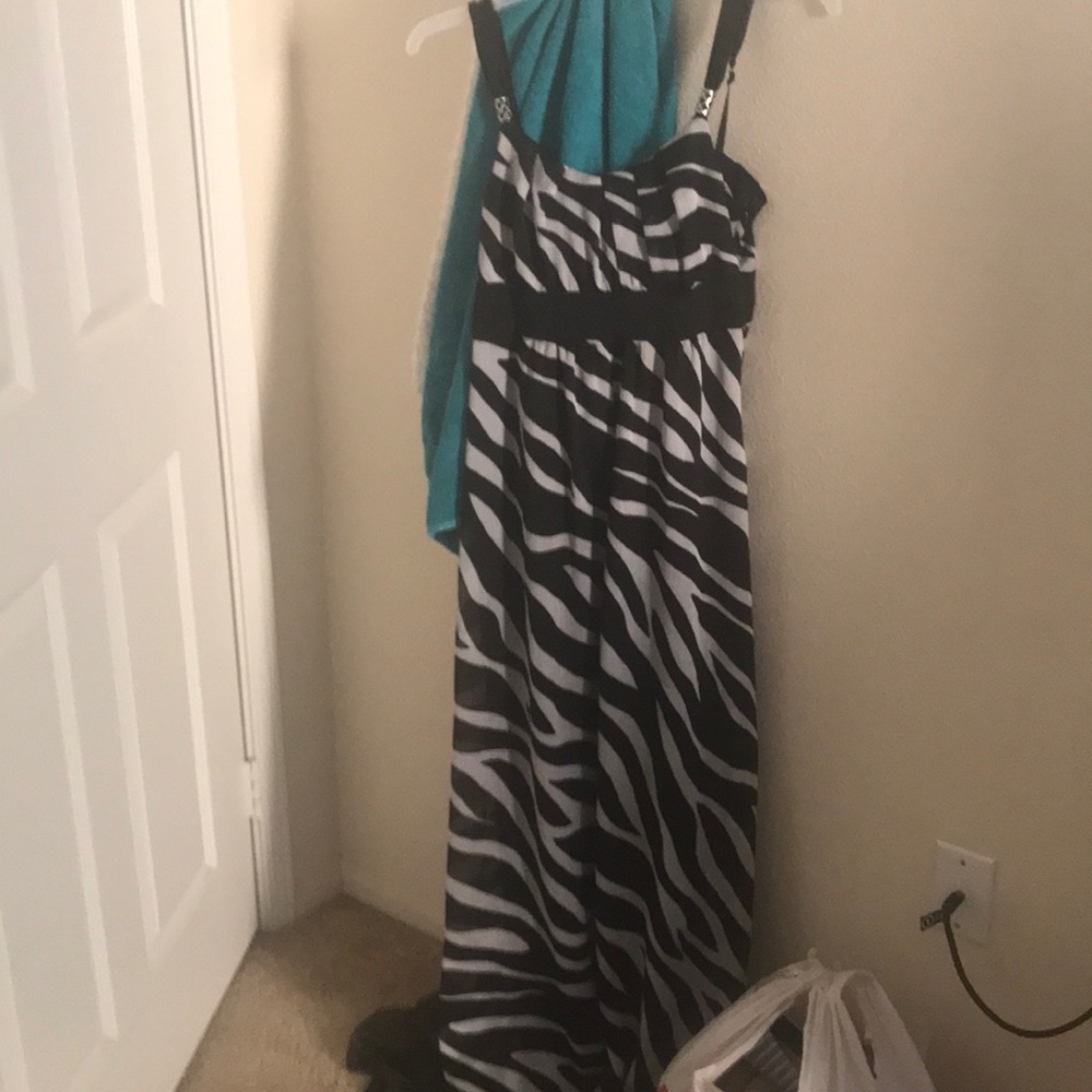 White hours black market dress
